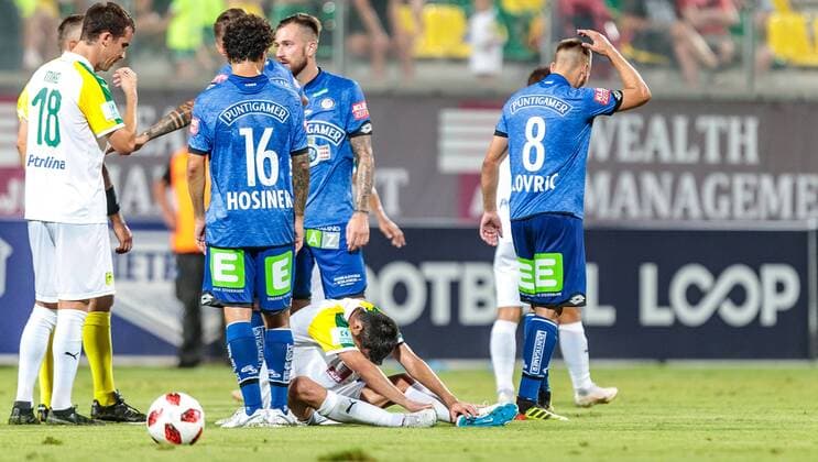 16.08.2018, AEK Arena, Larnaka, CYP, UEFA EL, AEK Larnaka vs SK Puntigamer Sturm Graz, 3. Runde, Rueckspiel , im Bild rote Karte fuer Sandi Lovric (SK Sturm Graz) during the UEFA Europa League 3rd round, 2nd leg match between AEK Larnaka and FK Puntigamer Sturm Graz at the AEK Arena in Larnaka, Cyprus on 2018 08 16. Larnaka