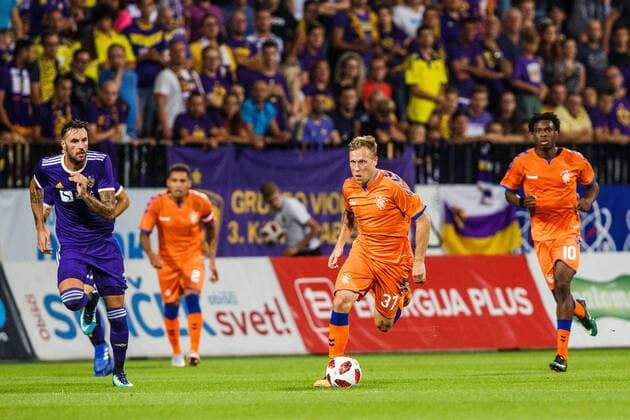 16.08.2018, Ljudski Vrt, Maribor, SLO, UEFA EL, NK Maribor vs Glasgow Rangers, Qualifikation, 3. Runde, Rueckspiel, im Bild Scott Arield of FC Rangers and Amir Dervisevic of NK Maribor during the UEFA Europa League qualifier 3rd round, 2nd leg match between LASK and Glasgow Rangers at the Ljudski Vrt in Maribor, Slovenia on 2018 08 16. Maribor