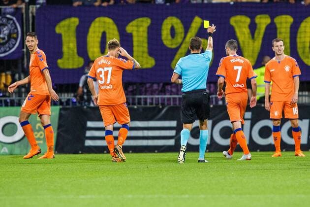 16.08.2018, Ljudski Vrt, Maribor, SLO, UEFA EL, NK Maribor vs Glasgow Rangers, Qualifikation, 3. Runde, Rueckspiel, im Bild Jamie Murphy of FC Rangers getting a yellow card during the UEFA Europa League qualifier 3rd round, 2nd leg match between LASK and Glasgow Rangers at the Ljudski Vrt in Maribor, Slovenia on 2018 08 16. Maribor
