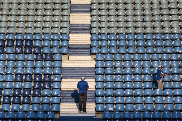 Fußball, Stadiongeschichte 1. FC Magdeburg Magdeburger Fans auf der ansonsten leeren Tribüne, Fussball, DFB Pokal, 1. FC Magdeburg - SV Darmstadt 98,