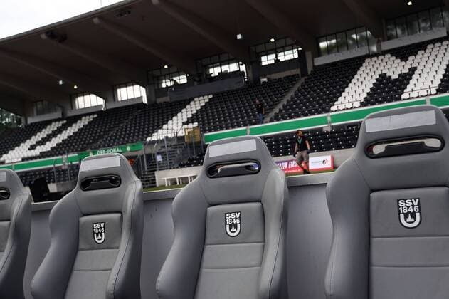 Fußball, Stadiongeschichte SSV Ulm 1846 18.08.2018, xjhx, Fussball DFB Pokal 1.Runde, SSV Ulm - Eintracht Frankfurt emspor, v.l. Logo Motiv Wappen (DFL DFB REGULATIONS PROHIBIT ANY USE OF PHOTOGRAPHS as IMAGE SEQUENCES and or QUASI-VIDEO) Ulm