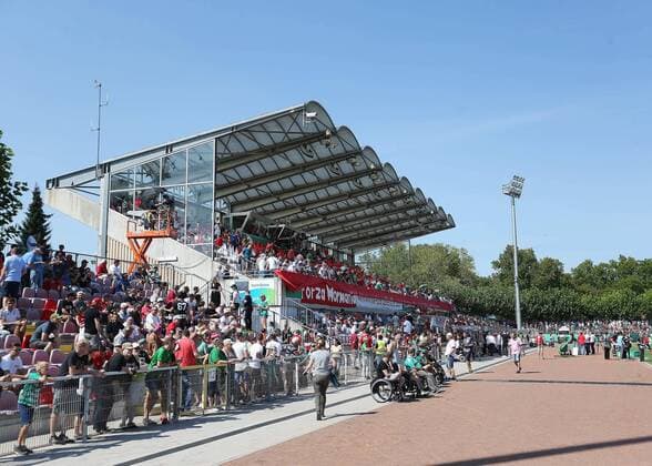 Fußball, Stadiongeschichte Wormatia Worms 18.08.2018, xtvx, Fussball DFB Pokal 1.Runde, Wormatia Worms - SV Werder Bremen emspor, v.l. Stadionansicht Haupttribuene Worms