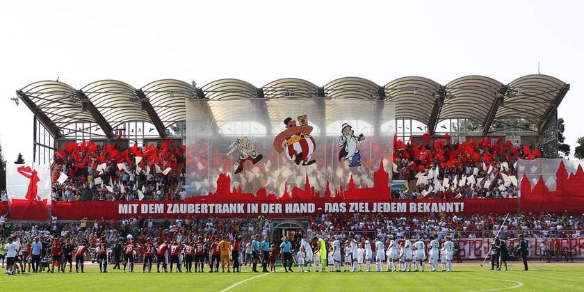 Fußball, Stadiongeschichte Wormatia Worms 18.08.2018, xtvx, Fussball DFB Pokal 1.Runde, Wormatia Worms - SV Werder Bremen emspor, v.l. Wormser Fans Worms