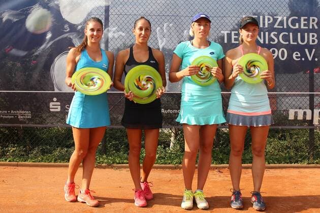 ITF-Tennis, Leipzig Open 2018, Finale Doppel Gana POZNIKHIRENKO (UKR) Cristina DINU (ROU), Petra KREJSOVA (CZ) Jesika MALECKOVA (CZ) - von links - Siegerehrung presentation ceremony, Finale Doppel Final Doubles des ITF Tennisturniers Leipzig Open 2018 am 18.08.2018 beim Leipziger Tennisclub LTC, Nordanlage.