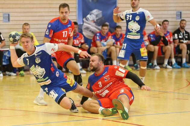 Lars Hannes (TSG Hassloch), Marcel Niemeyer (HBW Balingen) DHB Pokal, Erstrundenturnier, TSG Hassloch (3. Liga) - HBW Balingen-Weilstetten (2. Liga) 18:28, Germany, Weilheim, Lindachsporthalle, 20180818 DHB Pokal, Erstrundenturnier, TSG Hassloch (3. Liga) - HBW Balingen-Weilstetten (2. Liga) 18:28 Weilheim Copyright: xBW-Fotox Eibner-Pressefotox EP_bwf