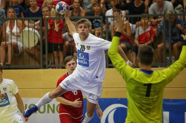 HANDBALL - EURO 2018, AUT vs CZE TULLN,AUSTRIA,19.AUG.18 - HANDBALL - EHF European Championship EM Europameisterschaft U18, international match Länderspiel AUT vs CZE, final. Image shows Tobias Auss (AUT) and Simon Mizera (CZE). GEPAxpictures xMarioxKneisl