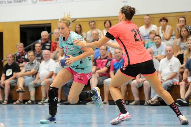 Marija Obradovic (TusSies Metzingen 51) gegen Sladana Pop-Lazic (Brest Bretagne Handball 20) TusSies Metzingen, Handball, Ligaspiel, Vorbereitung, Turnier, 20.08.2018, Foto:TBaur Eibner TusSies Metzingen vs. Brest Bretagne Handball Metzingen Copyright: xEIBNER TobiasxBaurx EP_TBR