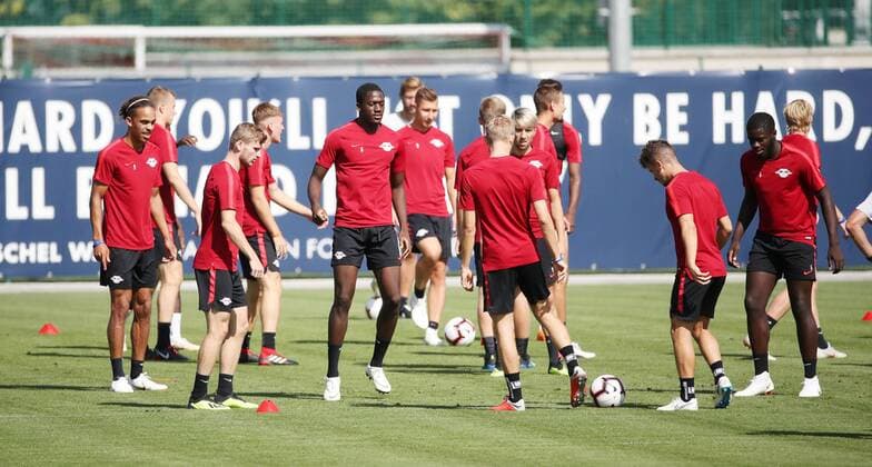 RB Leipzig - Training Fussball Leipzig, 22.08.2018, Red Bull Akademie, Fußball , Rasenballsport Leipzig, Training vor dem Auswärtsspiel in der Euroleague bei Sorja Luhansk. , Im Bild: Technikkreis mit Ball. Yussuf Poulsen, Timo Werner und Ibrahima KonatŽ Konate. ,
