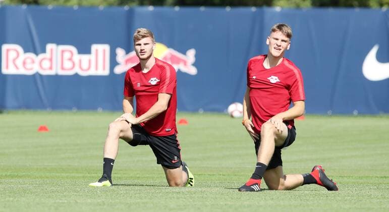 RB Leipzig - Training Fussball Leipzig, 22.08.2018, Red Bull Akademie, Fußball , Rasenballsport Leipzig, Training vor dem Auswärtsspiel in der Euroleague bei Sorja Luhansk. , Im Bild von links: Timo Werner und Niclas Stierlin. ,