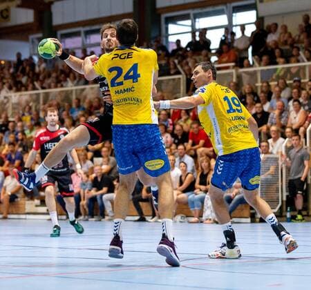 22.08.2018 - Handball -1. Bundesliga DKB HBL - Saison 2018 2019 - Testspiel - Freundschaftsspiel: HC Erlangen HCE - KS Vive Kielce - ThHa - Michael Haaß Haass (13, HC Erlangen HCE ) Marko Mamic (24, Vive Kielce ) Krzysztof Lijewski (19, Vive Kielce )
