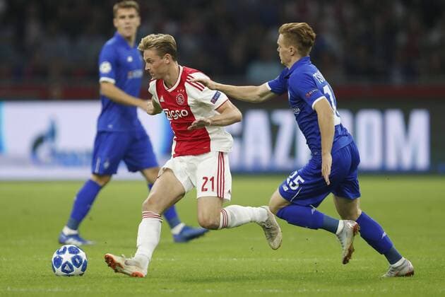 Fußball, CL Quali, Ajax Amsterdam - Dynamo Kiew (L-R) Frenkie de Jong of Ajax, Viktor Tsygankov of Dynamo Kyiv during the UEFA Champions League play offs round first leg match between Ajax Amsterdam and Dynamo Kyiv at the Johan Cruijff Arena on August 22, 2018 in Amsterdam, The Netherlands UEFA Champions League 2018 2019 xVIxVIxImagesx xMauricexvanxSteenxIVx 11857170