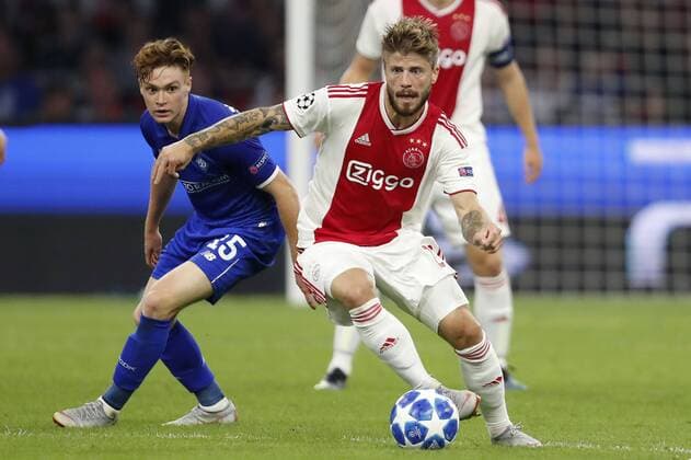 (L-R) Viktor Tsygankov of Dynamo Kyiv, Lasse Schone of Ajax during the UEFA Champions League play offs round first leg match between Ajax Amsterdam and Dynamo Kyiv at the Johan Cruijff Arena on August 22, 2018 in Amsterdam, The Netherlands UEFA Champions League 2018 2019 xVIxVIxImagesx xMauricexvanxSteenxIVx 11857246