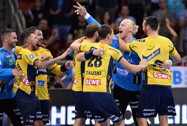 Handball Pixum Super Cup SG Flensburg Handewitt - Rhein-Neckar Löwen am 22.08.2018 im ISS Dome in Düsseldorf Die Spieler der Rhein-Neckar Löwen freuen freuen sich über den Sieg