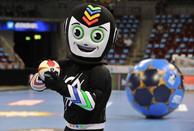 Handball Pixum Super Cup SG Flensburg Handewitt - Rhein-Neckar Löwen am 22.08.2018 im ISS Dome in Düsseldorf Stan - Maskottchen Handball WM 2019