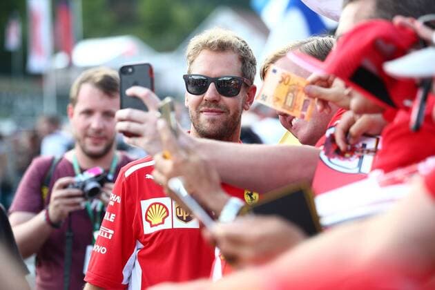 Sebastian Vettel (Scuderia Ferrari) macht ein Selfie mit Fan, Grosser Preis von Belgien 2018, Motorsport, Formel 1, 23.07.2018, Grosser Preis von Belgien 2018, Motorsport, Formel 1, 23.07.2018 Spa Franchorchamps Copyright: xEIBNER AlexanderxNeisx EP_ANS