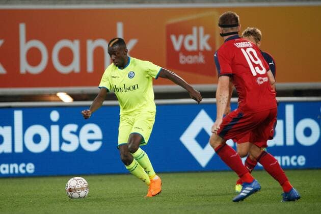 Gent s Jean-Luc Dompe and Bordeaux s Lucas Lerager fight for the ball during a soccer game between Belgian club KAA Gent and French team FC Girondins de Bordeaux, Thursday 23 August 2018 in Gent, the first leg of the play off for the UEFA Europa League competition. KURTxDESPLENTER  x05411629x
