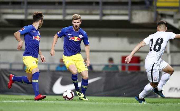 Luhansk - RB Leipzig Fussball Euro League Quali Saporoschje Ukraine, 23.08.2018, Slawutytsch-Arena, Fussball, Qualifikation zur UEFA Europa League, Playoff - HIN , FK Sorja Luhansk (UKR) vs. RB Leipzig (GER) , Im Bild v.l.: Marcello Saracchi (3, RB Leipzig), Timo Werner (11, RB Leipzig) und Oleksandr Tymchyk (18, Luhansk). ,