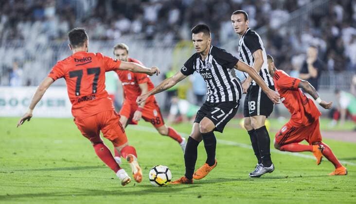 23rd August 2018, Partizan Stadium, Belgrade, Serbia; UEFA Europa League qualification 1st leg, Partizan versus Besiktas; Goran Zakaric of Partizan takes on Gokhan Gonul of Besiktas  ActionPlus12057540 NikolaxKrstic