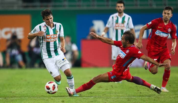 SOCCER - EL, qualification, Rapid vs Steaua VIENNA,AUSTRIA,23.AUG.18 - SOCCER - UEFA Europa League, qualification, play off, SK Rapid Wien vs Steaua Bukarest. Image shows Thomas Murg (Rapid) and Filipe Teixeira (Steaua). Keywords: Wien Energie. GEPAxpictures xPhilippxBrem