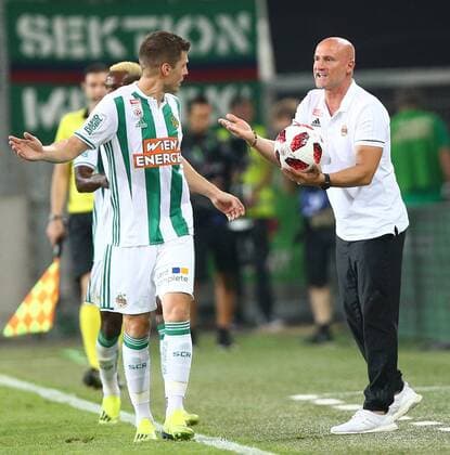 23.08.2018, Allianz Stadion, Wien, AUT, UEFA EL, SK Rapid Wien vs Steaua Bukarest, Qualifikation, Play Off, Hinspiel, im Bild Deni Alar (SK Rapid Wien) und Goran Djuricin (SK Rapid Wien) during the UEFA Europa League qualifier play off, 1st leg match between SK Rapid Vienna and Steaua Bukarestat at the Allianz Stadion in Vienna, Austria on 2018 08 23. Wien