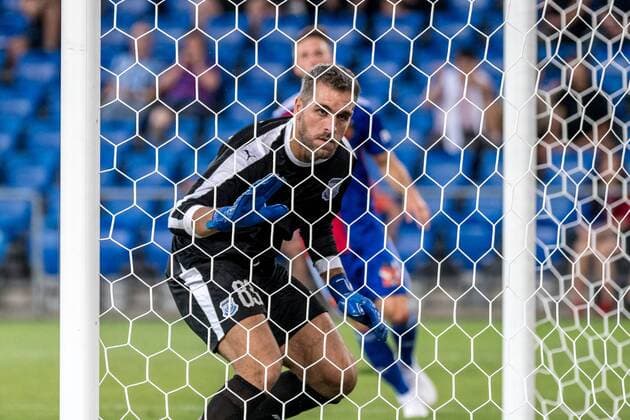 Fussball Europa League - Play-offs - 18 19 - FC Basel 1893 - Apollon Limassol - 23-08-2018 Bruno Vale (Apollon Limassol 83) schaut nach dem Ball, beim Europa League - Play-off-Spiel zwischen dem FC Basel 1893 und Apollon Limassol, am Donnerstag, den 23. August 2018 im St. Jakob-Park in Basel. (