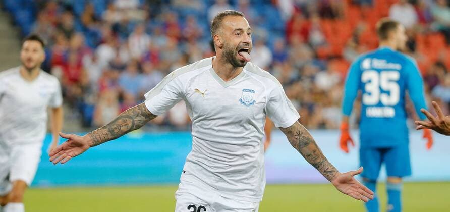 23.08.2018 St Jakob Park Basel , SCHWEIZ , Saison 2018 2019 Herren Fussball UEFA Europa League Qualifikation Hinspiel FC Basel - Apollon Limassol TORJUBEL Fotis Papoulis (Limassol) beim Treffer zum 1:2