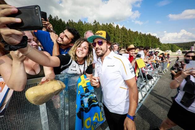 seance dedicase Alonso FORMULE 1 : Preparations Grand Prix de Belgique - Spa Francorchamps - 23 08 2018 Photonews Panoramic 