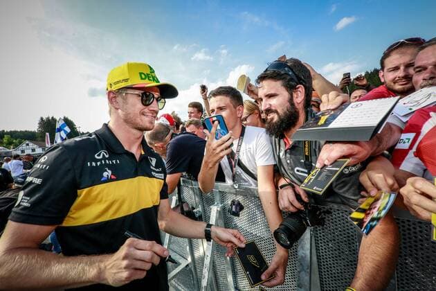 seance dedicase Hulkenberg FORMULE 1 : Preparations Grand Prix de Belgique - Spa Francorchamps - 23 08 2018 Photonews Panoramic 