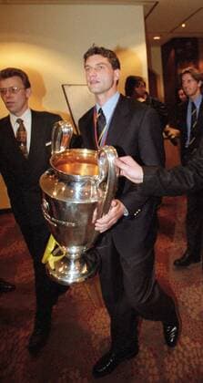 Michael Zorc mit dem Pokal der Landesmeister im Finale des Europapokals der Landesmeister zwischen Borussia Dortmund und Juventus Turin am 28.5.1997 in München Michael Zorc mit dem Pokal der Landesmeister im Finale des Europapokals der Landesmeister zwischen Borussia Dortmund und Juventus Turin am 28.5.1997 in München
