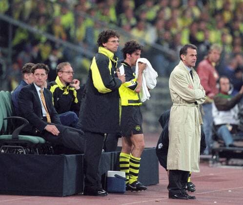Trainer Ottmar Hitzfeld im Finale des Europapokals der Landesmeister zwischen Borussia Dortmund und Juventus Turin am 28.5.1997 in München Trainer Ottmar Hitzfeld im Finale des Europapokals der Landesmeister zwischen Borussia Dortmund und Juventus Turin am 28.5.1997 in München