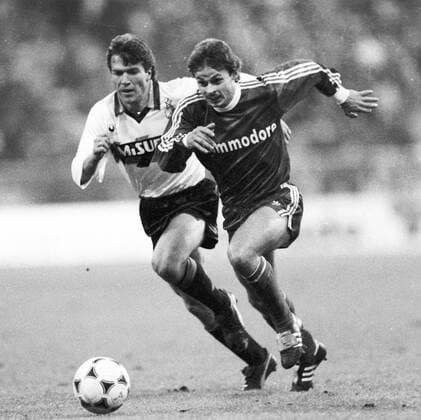 Lothar Matthäus (li) von Inter Mailand und Olaf Thon vom FC Bayern fotografiert am 25.6.1989 in Mailand. Lothar Matthäus (li) von Inter Mailand und Olaf Thon vom FC Bayern fotografiert am 25.6.1989 in Mailand.