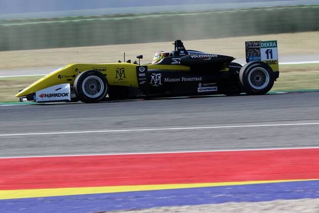Sacha Fenestraz (FRA) (Carlin - Dallara F317-Volkswagen) bei der FIA Formel 3 Europameisterschaft im Rahmen der DTM auf dem Misano World Circuit (ITA). Copyright Thomas Pakusch