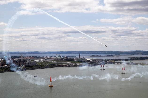 Sport Themen der Woche KW34 Sport Bilder des Tages KAZAN, RUSSIA - AUGUST 25, 2018: A plane performs at a qualifier event at the 2018 Red Bull Air Race World Championship WM Weltmeisterschaft in Kazan. Yegor Aleyev TASS  TS08DF68