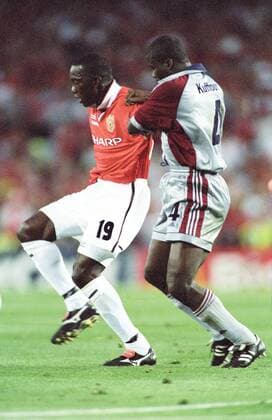 Dwight Yorke (li) und Kuffour im Finale des Europapokals der Landesmeister zwischen Manchester United ManU und dem FC Bayern München am 26.5.1999 in Barcelona Dwight Yorke (li) und Kuffour im Finale des Europapokals der Landesmeister zwischen Manchester United und dem FC Bayern München am 26.5.1999 in Barcelona