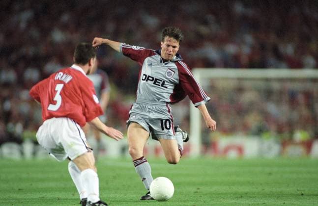 Lothar Matthäus (re) in Aktion gegen Irwin in Aktion im Finale des Europapokals der Landesmeister zwischen Manchester United ManU und dem FC Bayern München am 26.5.1999 in Barcelona Lothar Matthäus (re) in Aktion gegen Irwin in Aktion im Finale des Europapokals der Landesmeister zwischen Manchester United und dem FC Bayern München am 26.5.1999 in Barcelona