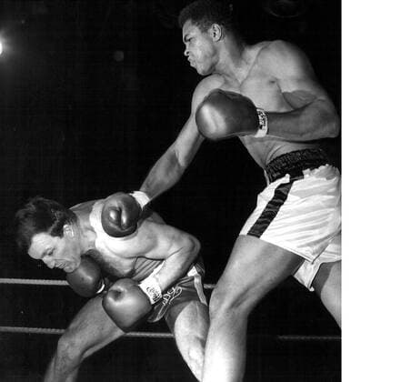 LONDON ---- WORLD HEAVYWEIGHT CHAMPION MUHAMMAD ALI ALIAS CASSIUS CLAY, PROVED LAST NIGHT THAT HE WAS STILL THE GREATEST. HE KNOCKED OUT BRITAIN S BRIAN LONDON AFTER ONE MINUTE AND 4O SECONDS OF THE THIRD ROUND OF THE SCHEDULED 15-ROUND CONTEST AT EARL S COURT, LONDON. .JEP WST BELGA.  x85129289stx