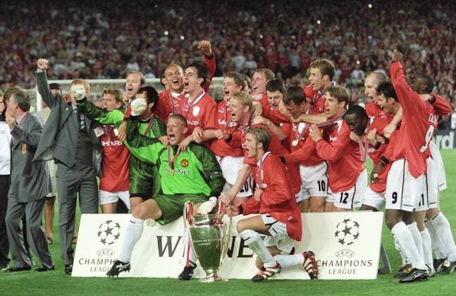 Jubel beim Siegerteam von Manchester United ManU nach dem Sieg im Finale des Europapokals der Landesmeister zwischen Manchester United und dem FC Bayern München am 26.5.1999 in Barcelona Jubel beim Siegerteam von Manchester United nach dem Sieg im Finale des Europapokals der Landesmeister zwischen Manchester United und dem FC Bayern München am 26.5.1999 in Barcelona