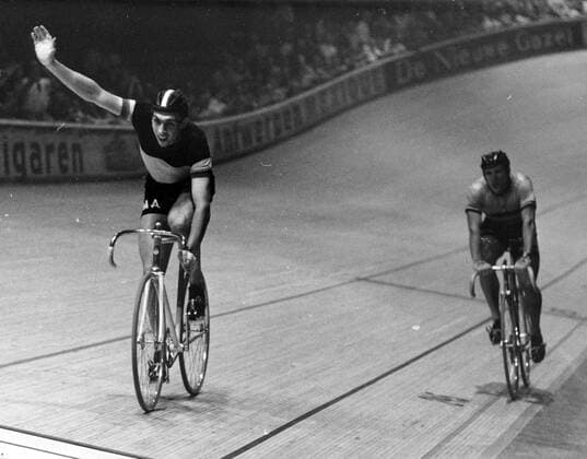 - Two belgian have fought through the speed final. Patrick Sercu and Robert Van Lancker. The picture shows the arrival of the second round won as the first by Patrick Sercu. Patrick Sercu is saluted by the crowd. ARCHIVES  x85110458stx