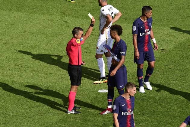 Jerome Miguelgorry - arbitre carton jaune pour KEHRER Thilo (PSG) FOOTBALL : PSG vs Angers - Conforama L1 - 25 08 2018 JBAutissier Panoramic 