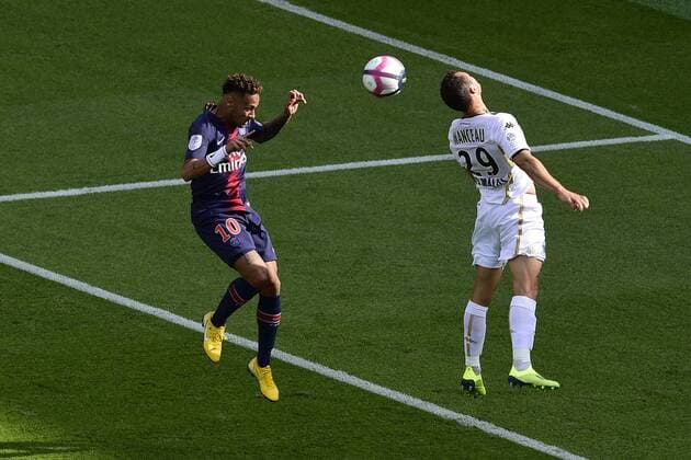NEYMAR JR (PSG) vs MANCEAU Vincent (Angers) FOOTBALL : PSG vs Angers - Conforama L1 - 25 08 2018 JBAutissier Panoramic 