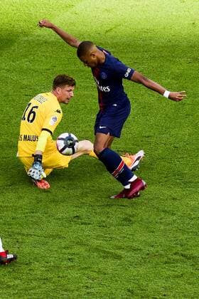 MBAPPE Kylian (PSG) vs BUTELLE Ludovic (Angers) FOOTBALL : PSG vs Angers - Conforama L1 - 25 08 2018 JBAutissier Panoramic 