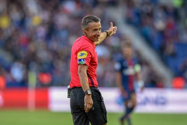 JŽrome Miguelgorry ( arbitre ) FOOTBALL : Paris Saint Germain vs Angers SCO - Ligue 1 - Paris - 25 08 2018 FedericoPestellini Panoramic 