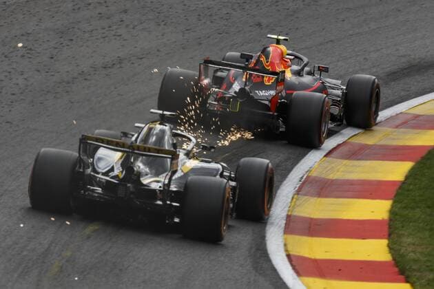 Motorsports: FIA Formula One World Championship WM Weltmeisterschaft 2018, Grand Prix of Belgium, 33 Max Verstappen (NLD, Aston Martin Red Bull Racing), 27 Nico Hulkenberg (GER, Renault Formula One Team), Spa-Francorchamps Belgium