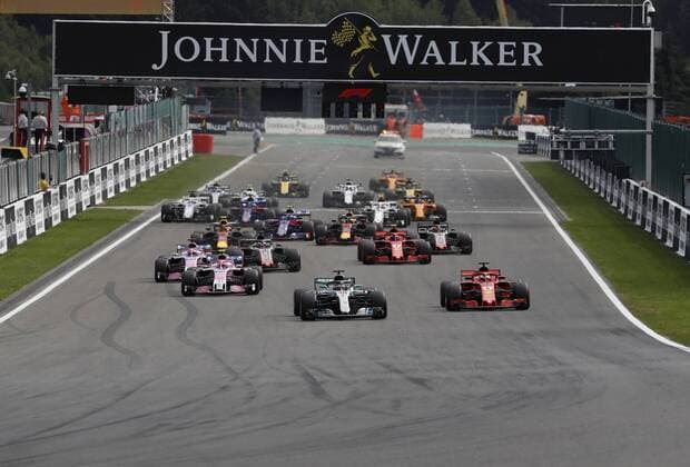 Motorsports: FIA Formula One World Championship WM Weltmeisterschaft 2018, Grand Prix of Belgium, Start, 44 Lewis Hamilton (GBR, Mercedes AMG Petronas Motorsport), 5 Sebastian Vettel (GER, Scuderia Ferrari), Spa-Francorchamps Belgium