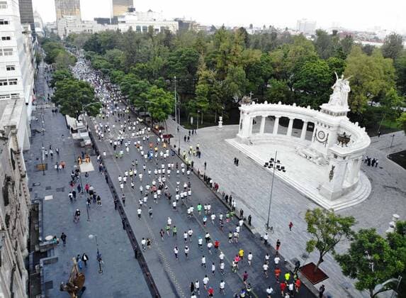 Marathon in Mexiko Stadt August 26, 2018 - EUM20180826DEP41.JPG.CIUDAD DE MEXICO.- SportDeporte-Maraton-CDMX.- Este ano, la edicion 36 del Maraton de la Ciudad de Mexico siguio la misma ruta que en las Olimpiadas de 1968, a 50 anos de evento deportivo, del Zocalo al Estadio Olimpico en Ciudad Universitaria. Foto: Agencia EL UNIVERSALLuis RamirezRCC. Latin News: August 26, 2018  - ZUMAu78_ 20180826_zaf_u78_075 Copyright: xElxUniversalx