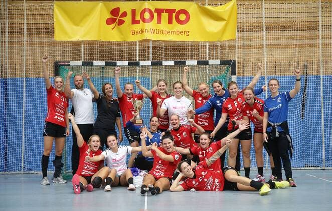Ludwigsburg ; Lotto Cup Finale , HSG Bad Wildungen Vipers ( rot ) vs. HSG Bensheim - Auerbach ( schwarz ) , Jubel Sieger Bad Wildungen