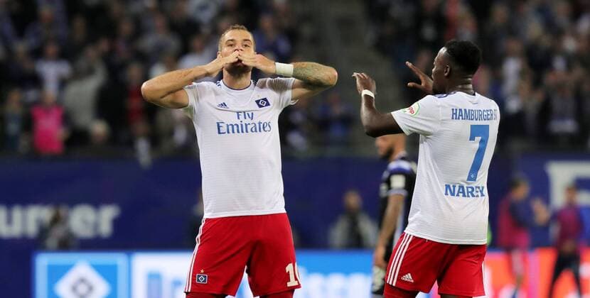 Sport Bilder des Tages 2. Fussball Bundesliga Saison 2018-2019 3. Spieltag Hamburger SV - Arminia Bielefeld im Volksparkstadion 2- 0 Torjubel Pierre-Michel Lasogga (Hamburger SV), re.: mKhaled Narey (Hamburger SV) DFL REGULATIONS PROHIBIT ANY USE OF PHOTOGRAPHS AS IMAGE SEQUENCES AND OR QUASI-VIDEO.