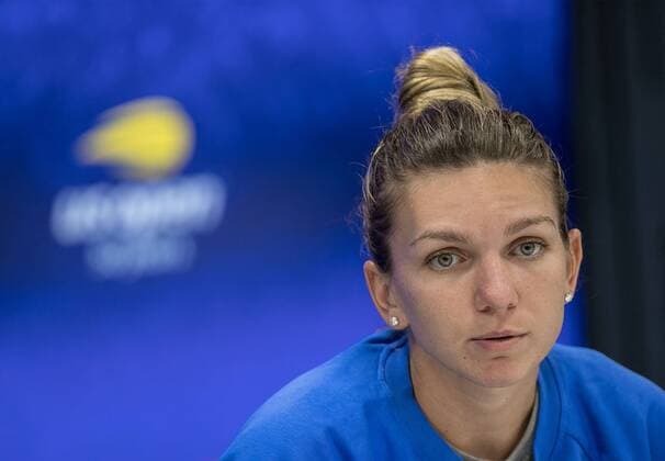 Sport Bilder des Tages August 27, 2018 - Flushing Meadows, New York, U.S - Simona Halep speaks to the media after loosing to Kaia Kanepi on Day 1 of the 2018 US Open at USTA Billie Jean King National Tennis Center on August 26, 2018 in the Flushing neighborhood of the Queens borough of New York City. Simona Halep press conference PK Pressekonferenz - ZUMAp124 20180827_zaa_p124_001 Copyright: xJavierxRojasx