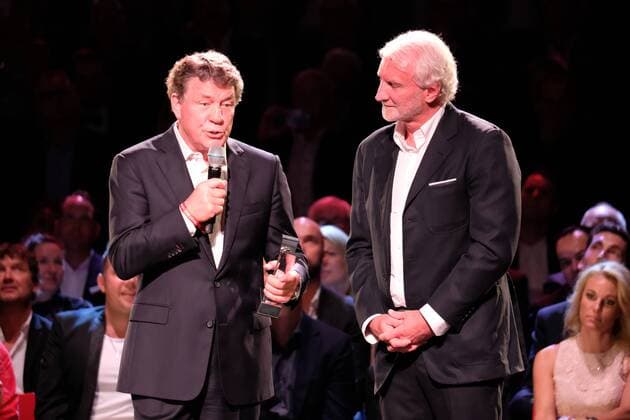 Otto Rehhagel wird für sein Lebenswerk ausgezeichnet, rechts Laudator Rudi Völler Verleihung des Bild Award in der Fischauktionshalle Große Elbstraße in Hamburg am 27.8.2018