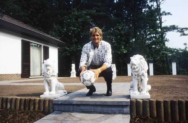 Jean-Marie Pfaff fotografiert am 01.6.1997 in seinem Haus in Basschaat in Belgien Fußball 1 Bundesliga FC Bayern München *** Jean Marie Pfaff photographed on 1 6 1997 at his home in Basschaat in Belgium football 1 Bundesliga FC Bayern Munich